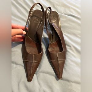Circa pointed kitten heels